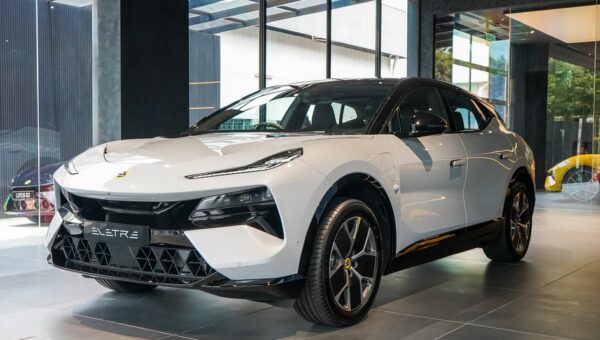 Công nghệ sạc siêu nhanh trên Lotus Eletre: 20 phút cho 400km