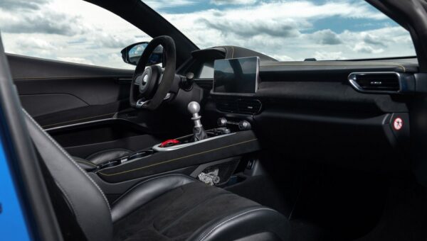 Hộp số sàn 6 cấp trên Lotus Emira: Cảm giác lái thuần khiết trong thời đại số