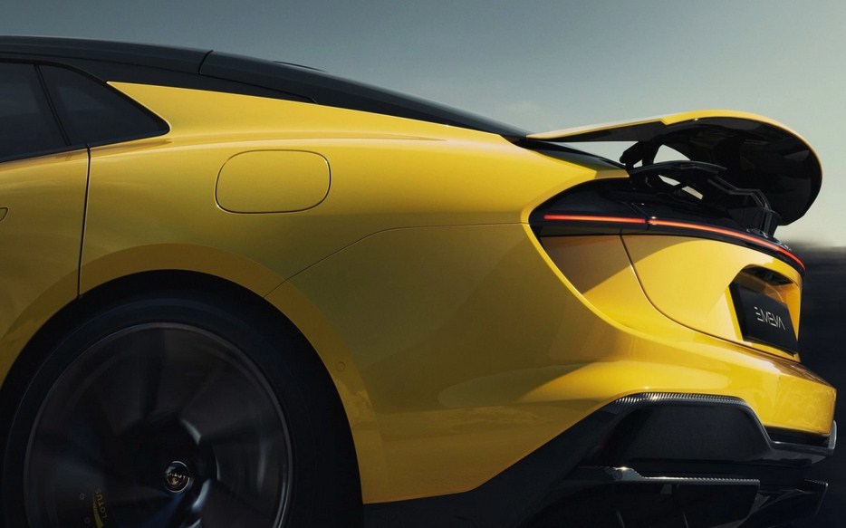 Khám Phá Cánh Gió Chủ Động Trên Lotus Emeya: Khi Khí Động Học Trở Thành Nghệ Thuật