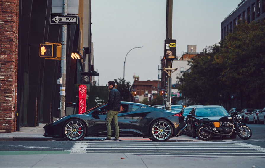 Lotus Emira Turbo i4 vs V6: Phiên bản nào thực sự phù hợp với bạn?