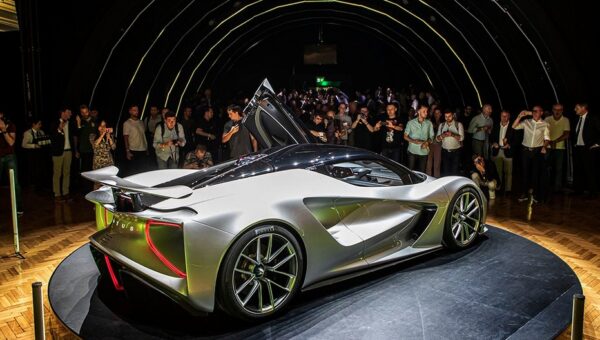 Lotus Evija và cuộc cách mạng siêu xe điện toàn cầu