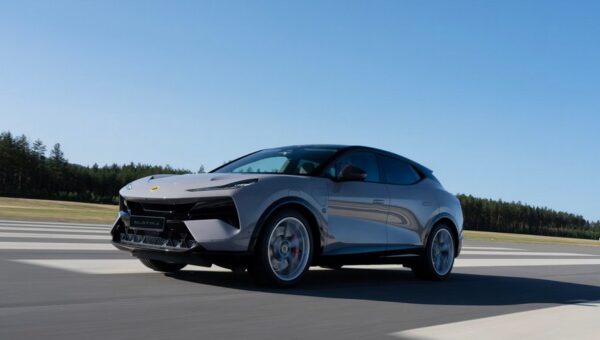 Tại sao Lotus Eletre lại được gọi là “Porsche của người Anh”?