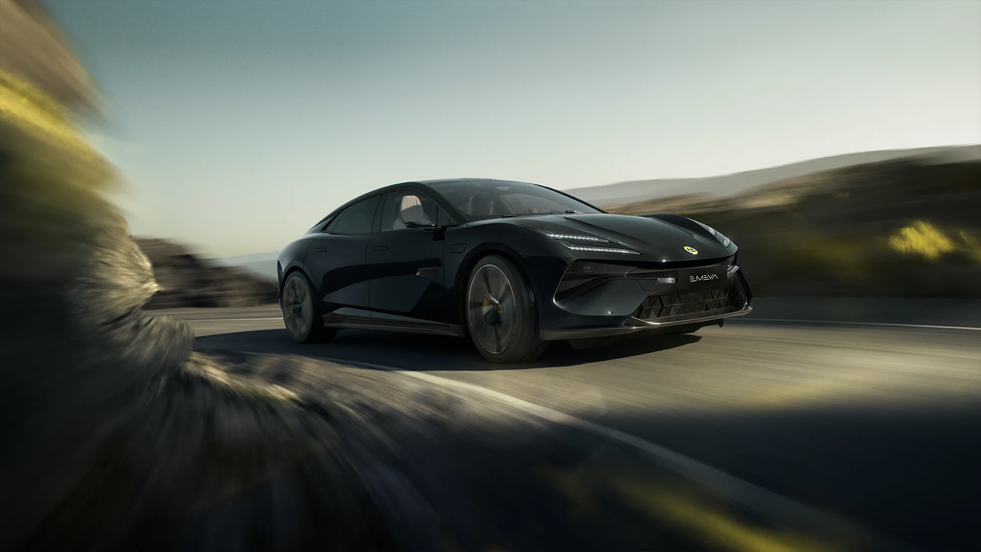 LOTUS EMEYA 900 – BỨT PHÁ MỌI GIỚI HẠN HIỆU NĂNG